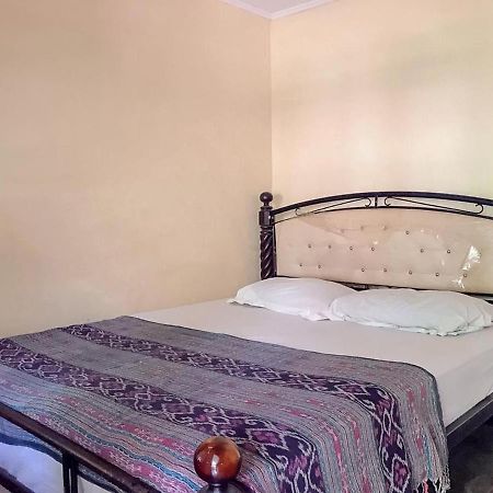 Oka Homestay Mitra Reddoorz Матарам Екстериор снимка