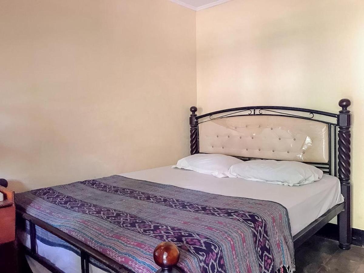 Oka Homestay Mitra Reddoorz Матарам Екстериор снимка