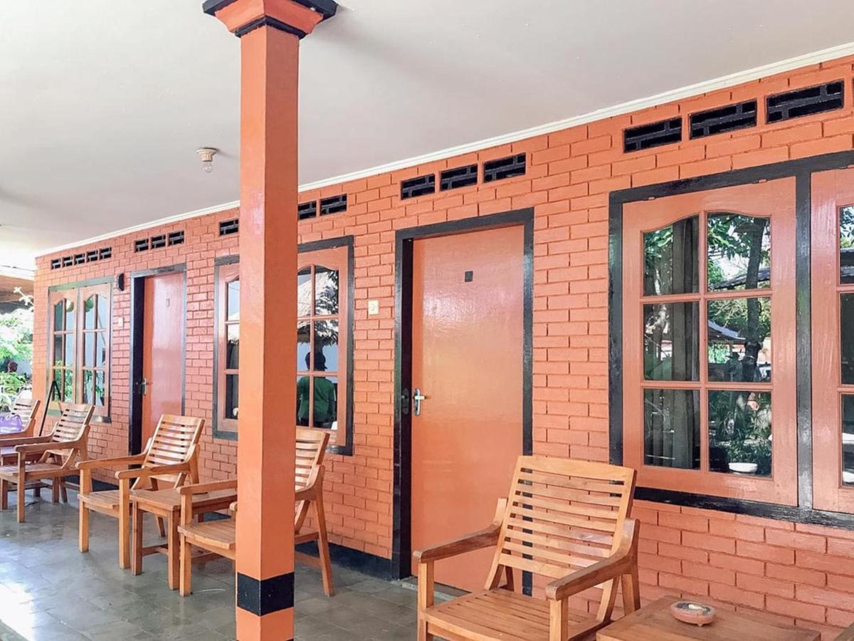 Oka Homestay Mitra Reddoorz Матарам Екстериор снимка
