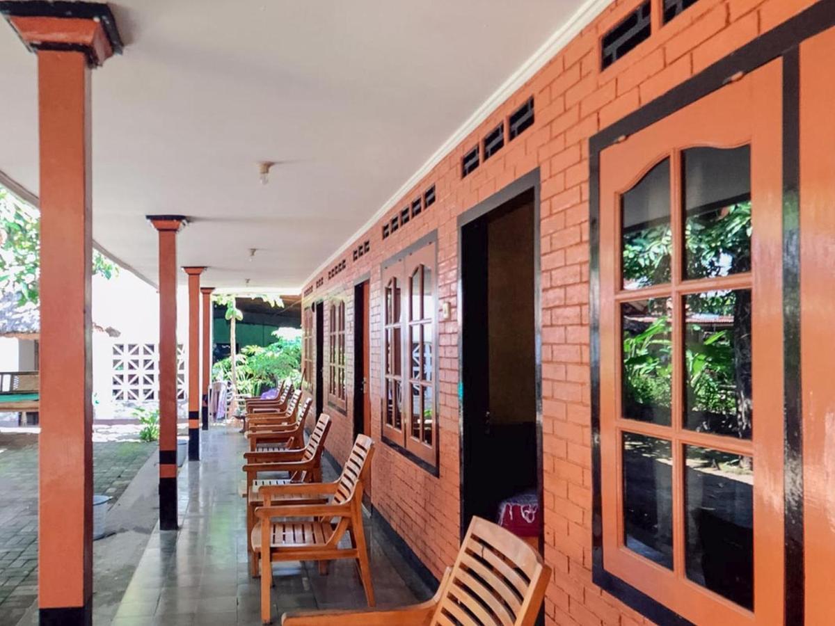 Oka Homestay Mitra Reddoorz Матарам Екстериор снимка