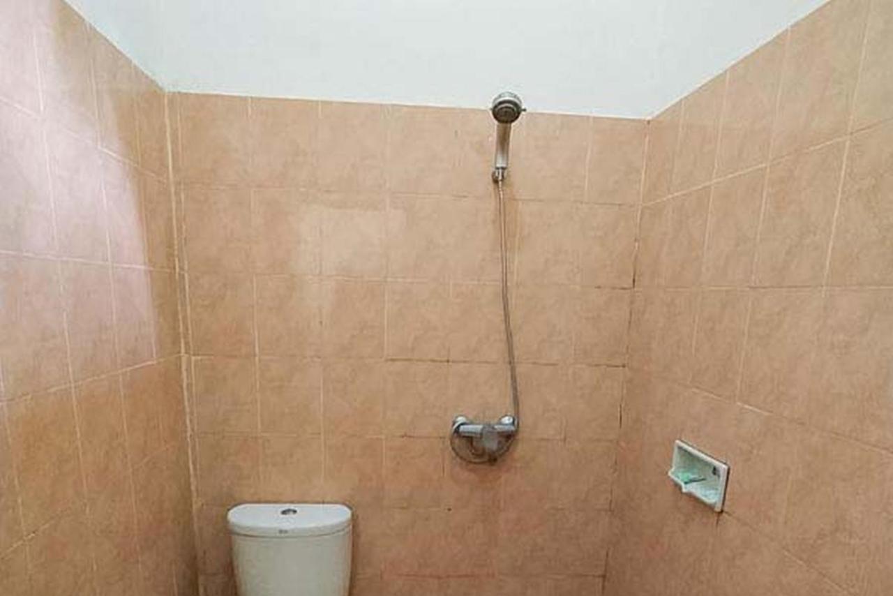 Oka Homestay Mitra Reddoorz Матарам Екстериор снимка