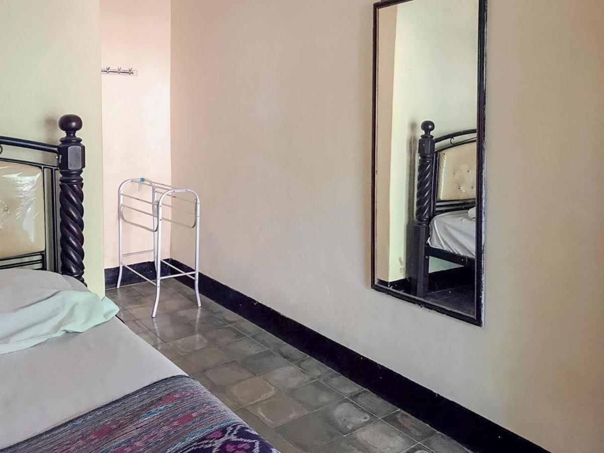 Oka Homestay Mitra Reddoorz Матарам Екстериор снимка